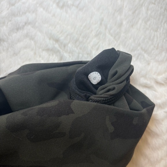 Lululemon Athletica Green Camouflage Leggings Cropped - Picture 3 of 3